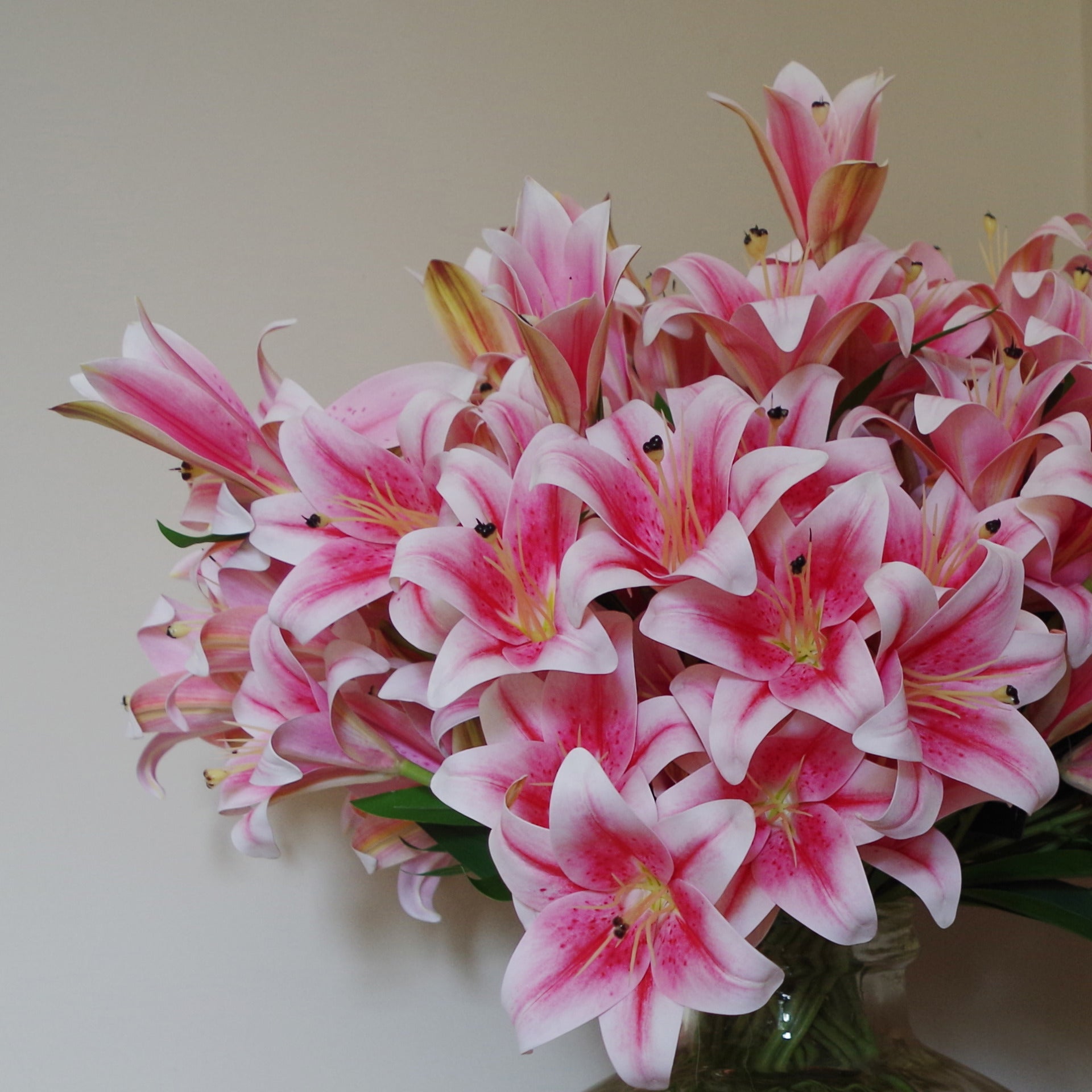 12 x 60cm Artificial Lily Stem Pink (144 Flowers)