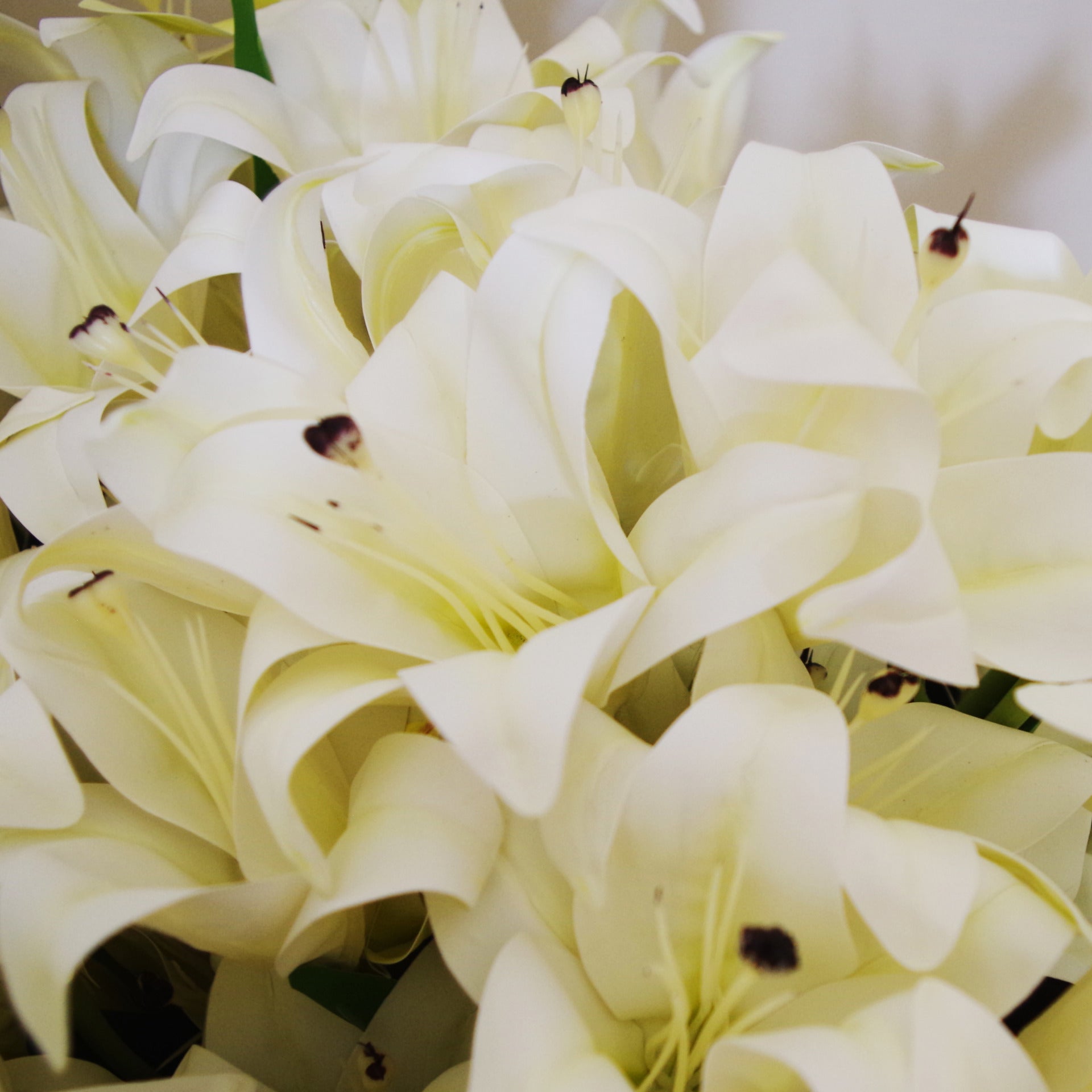 12 x 60cm Artificial Lily Stem White (144 Flowers)