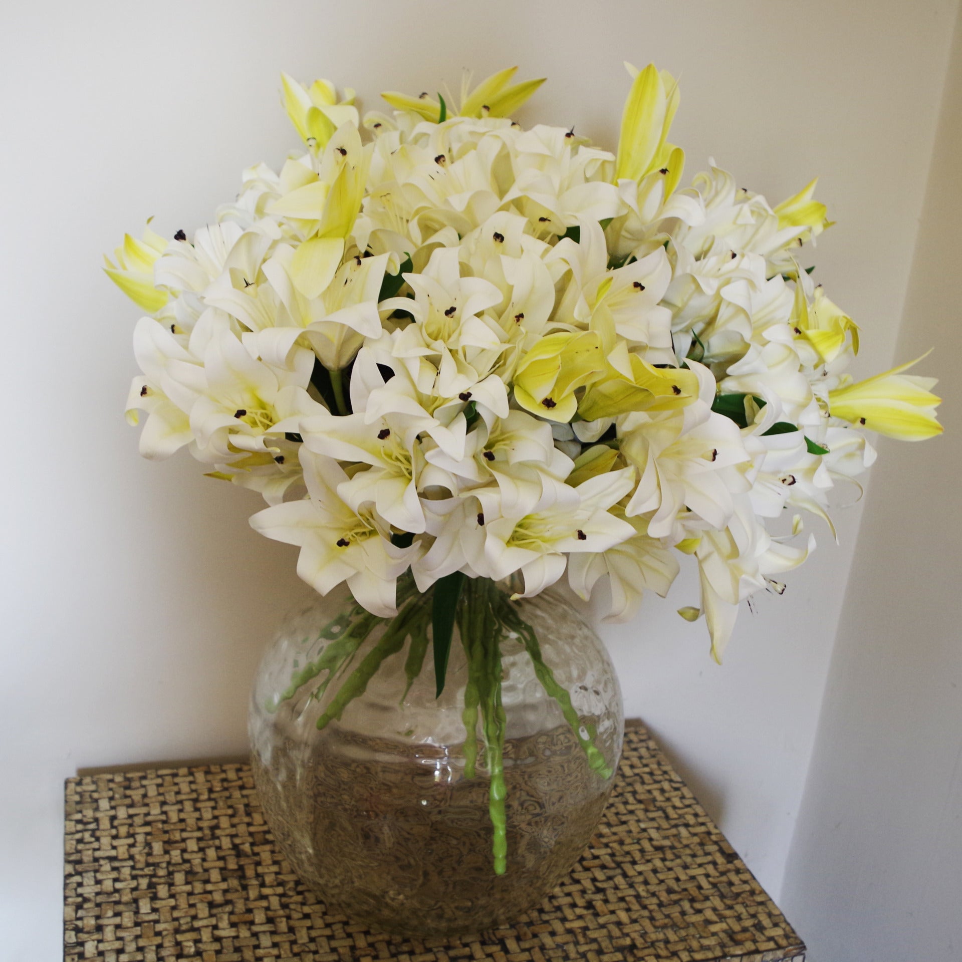 12 x 60cm Artificial Lily Stem White (144 Flowers)