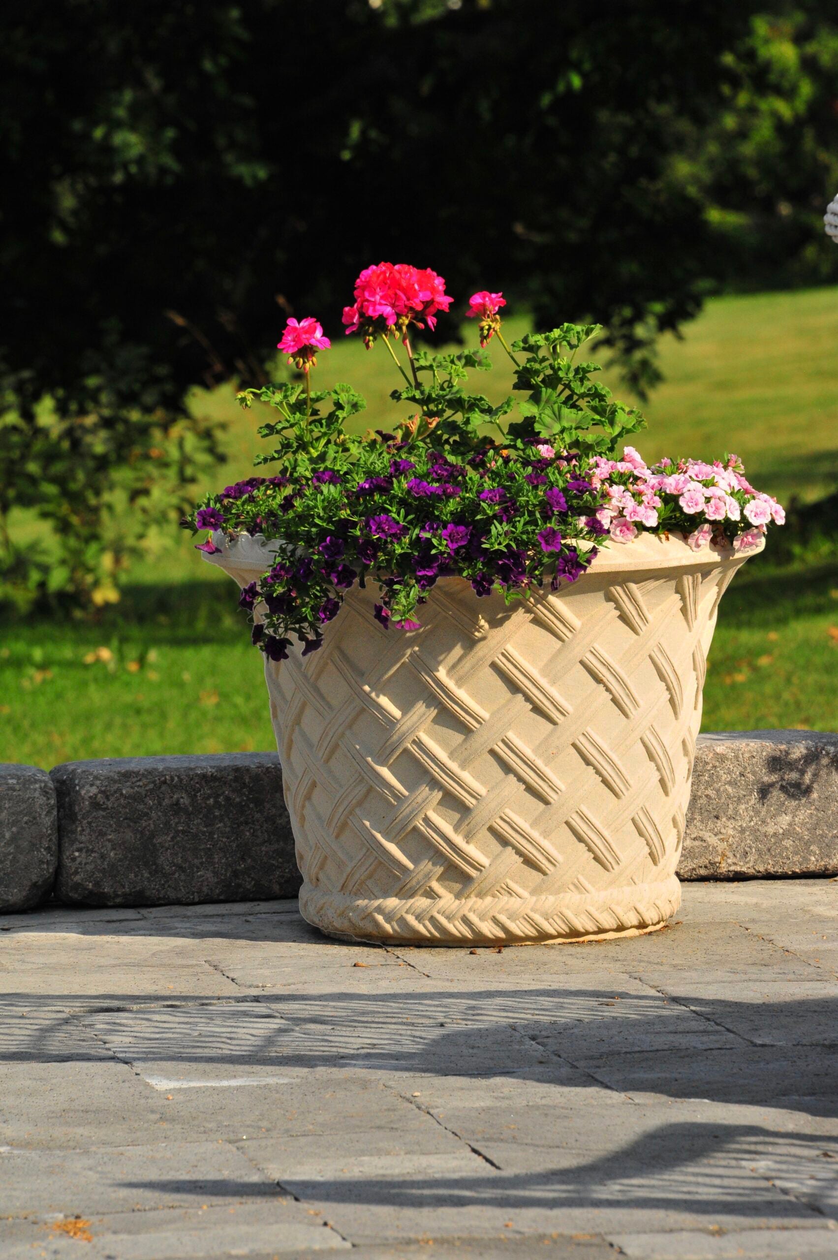 66cm Elizabethan Jardiniere Stone Planter