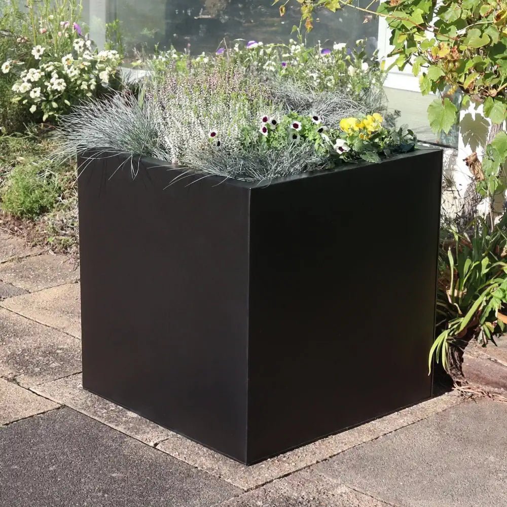 Durable and galvanised woven wood planter