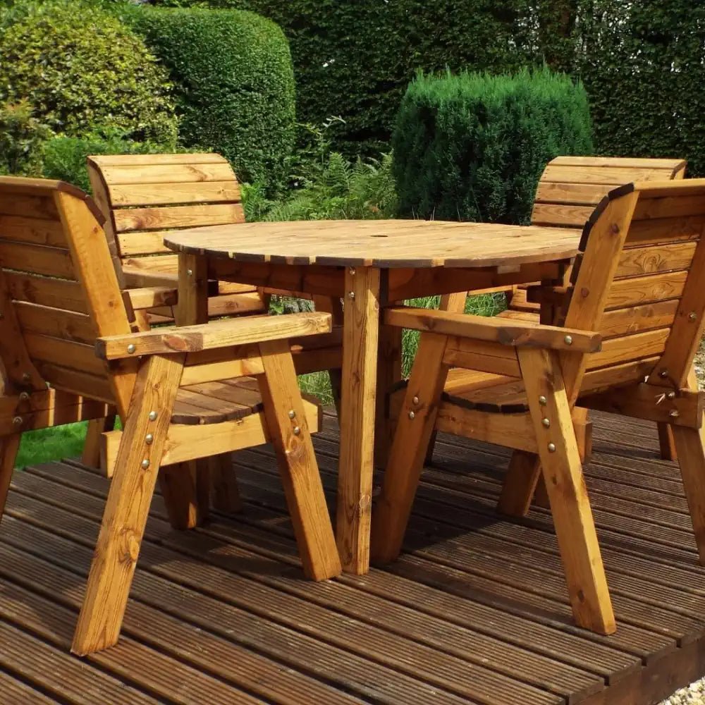 Have a cozy coffee break with this charming patio bistro set. This set is perfect for enjoying a quiet moment in the sunshine. 