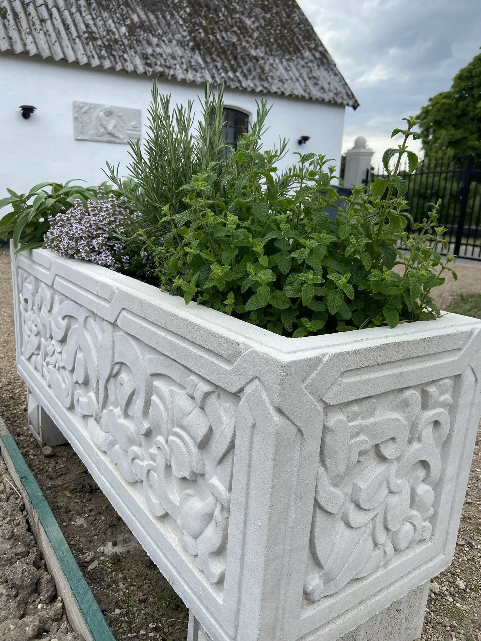 1m Customisable Stone Arabesque Trough